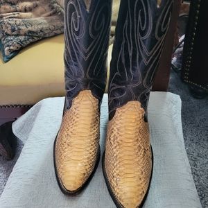 Code West Women's Snakeskin Boots